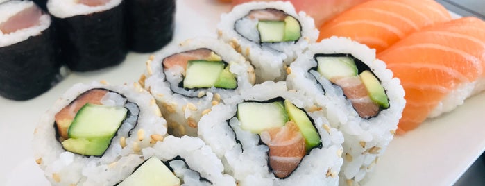 Planet Sushi is one of Locais curtidos por Maru.