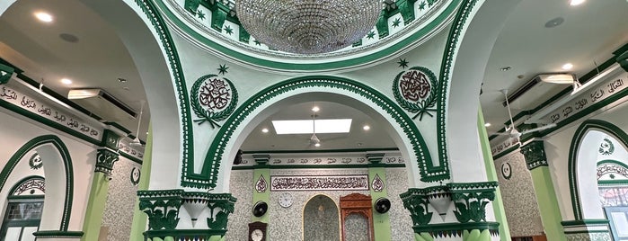 Abdul Gaffoor Mosque is one of National Monuments of Singapore.