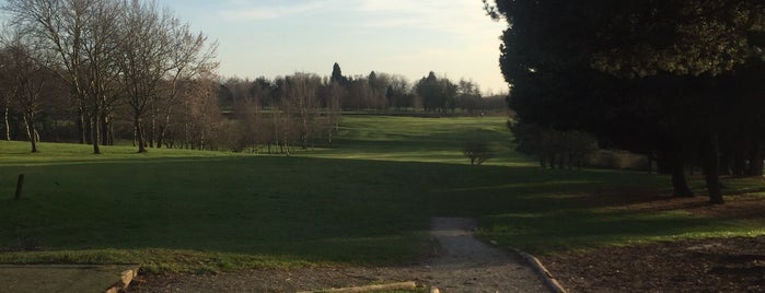 Fairfield Golf & Sailing Club is one of Lieux qui ont plu à Banu.