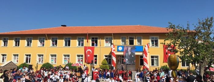 Salih Zeki Gür İ.Ö.Okulu is one of Lugares favoritos de Sade.