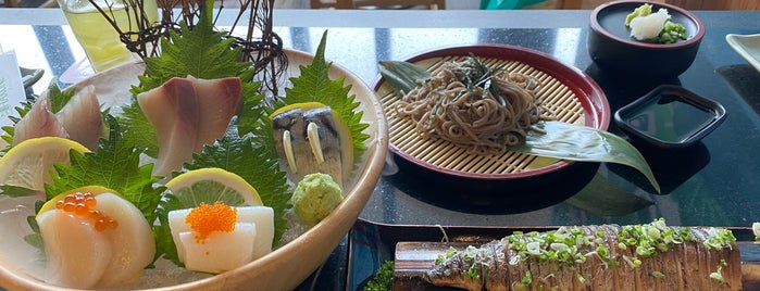 Hakone is one of Bangkok Gourmet 1-1  和食店 Japanese Restaurant.