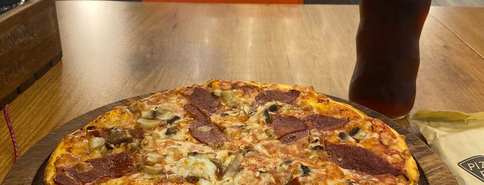 Pizza Rucola Göztepe is one of İzmir 3.