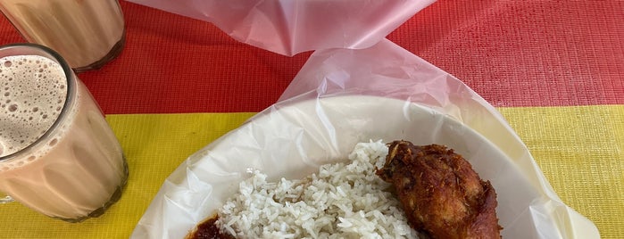 Nasi Lemak Warisan Bachang is one of MALAY FOOD TO TRY.