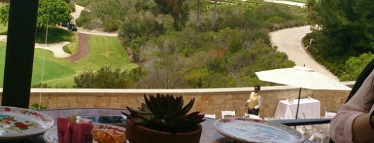 Cafe at Pelican Hill Resort is one of Justin Eatsさんのお気に入りスポット.