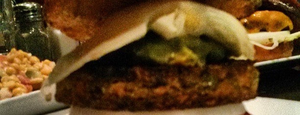 Burger Bistro is one of Orte, die Amanda gefallen.