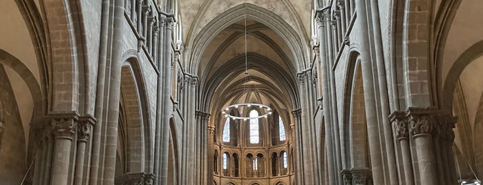 Tour Nord de la Cathédrale Saint-Pierre is one of Églises.