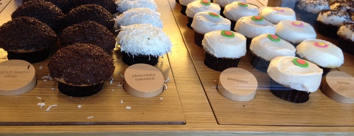 Sprinkles Cupcakes is one of Katherineさんのお気に入りスポット.