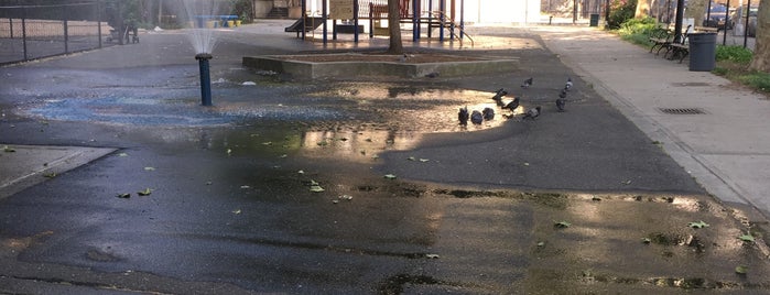 Coleman Square Playground is one of Lugares favoritos de Albert.