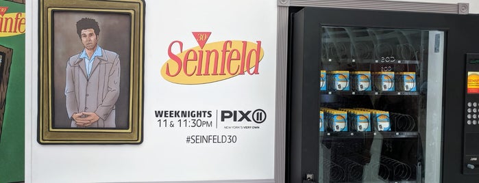 Seinfeld Pop Up is one of สถานที่ที่ David ถูกใจ.