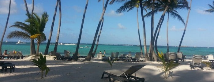 Barceló Bávaro Beach is one of Hoteles en los que he estado.