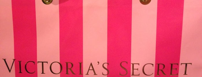 Victoria's Secret PINK is one of Susanさんのお気に入りスポット.