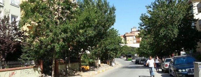 Ulusu caddesi is one of Lugares favoritos de Deniz.