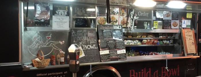 Bowled & Beautiful Food Truck is one of Tempat yang Disukai Todd.