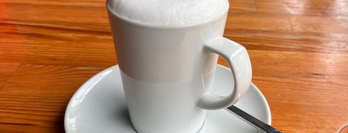 Robert's Coffee is one of Lugares favoritos de Jack.