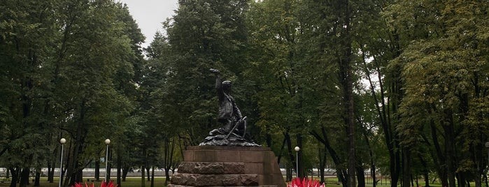 памятник Марату Казею is one of Достопримечательности.