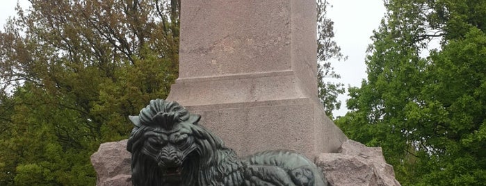 Пам'ятник полковнику Келіну і доблесним захисникам Полтави / Monument to defenders of Poltava (to A. S. Kelyn) is one of Полтава.