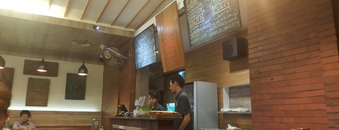 Coconuts Deli is one of Must-visit Fast Food Restaurants in Surakarta.
