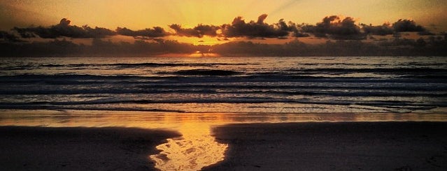 Road's End Beach is one of Martin L.'ın Beğendiği Mekanlar.