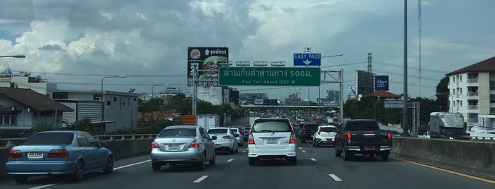 Pracha Chuen Toll Plaza - Outbound is one of ทางพิเศษศรีรัช (Sirat Expressway).