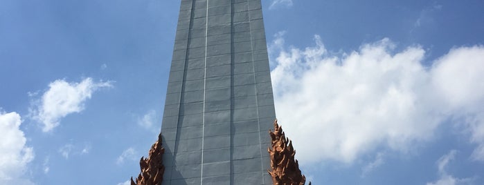 Monumen Mandala is one of Makassar.