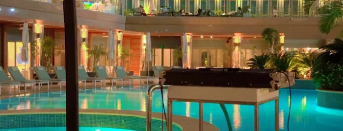 Four Seasons Hotel Cairo at Nile Plaza is one of Tempat yang Disukai Alangari.