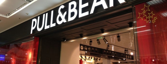 Pull&Bear is one of Annaさんのお気に入りスポット.