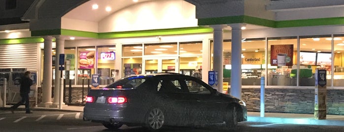 Cumberland Farms is one of Jasonさんのお気に入りスポット.
