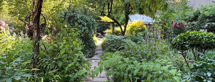 Sixth Street & Avenue B Community Garden is one of New York Spots.
