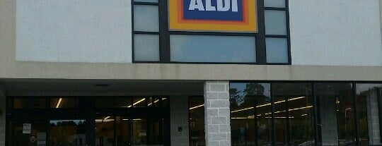 ALDI is one of Lauraさんのお気に入りスポット.