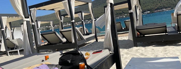 Titanic Deluxe Beach Bar is one of Lugares favoritos de Ahmet Sami.
