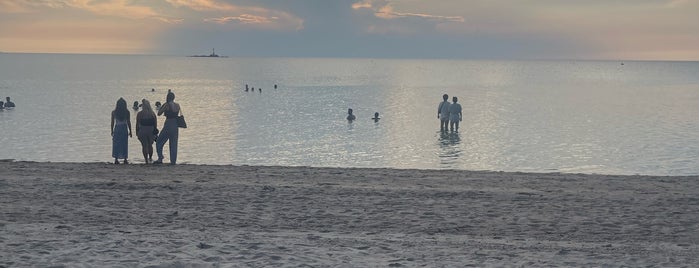 Zen Beach is one of Koh pangian.