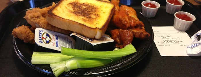 Zaxby's Chicken Fingers & Buffalo Wings is one of Lugares favoritos de The1JMAC.