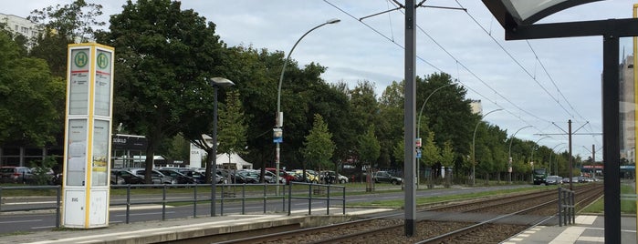 H Meeraner Straße is one of Berlin MetroTram line M17.