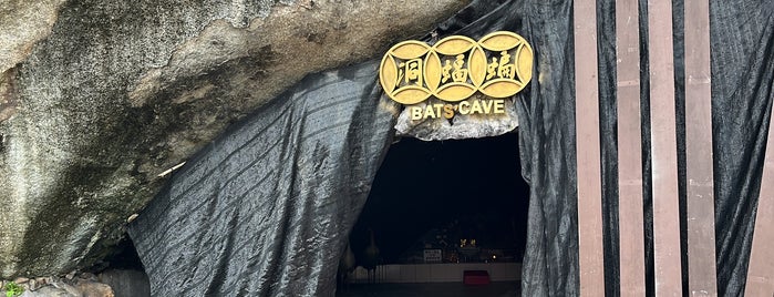 Bats' Cave Temple 蝙蝠洞大伯公 is one of Penang Malezya.