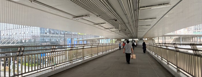 Guangming St Metro Station is one of Line 6.