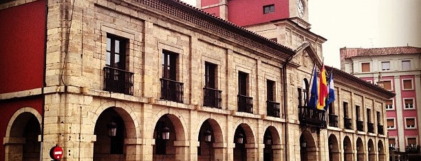 Plaza de España is one of Posti che sono piaciuti a Lara.