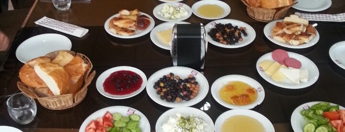 Sezer Restaurant is one of Davut'un Beğendiği Mekanlar.