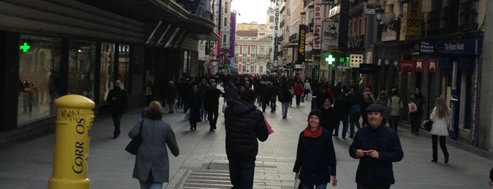 Calle Preciados is one of 101 sitios que ver en Madrid antes de morir.