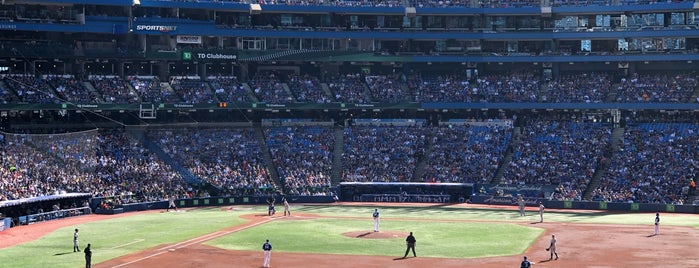 Rogers Centre is one of Matthew : понравившиеся места.