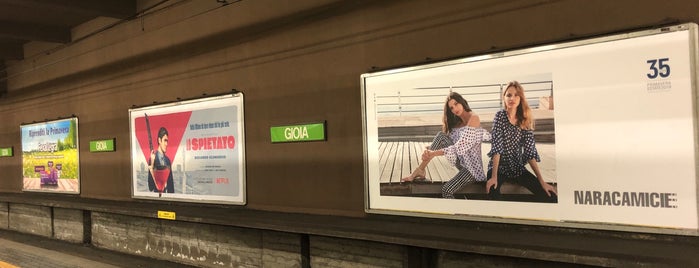 Metro Gioia (M2) is one of Posti che sono piaciuti a Emre.