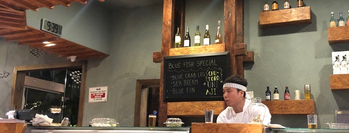 Blue Fish Sushi is one of สถานที่ที่ Lizzy ถูกใจ.