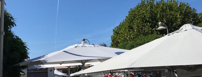 Place du Marché is one of La Rochelle.