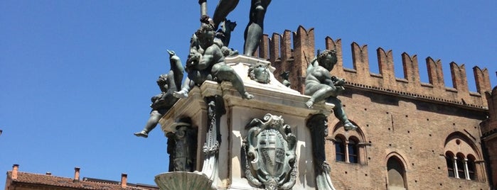 Piazza Nettuno is one of Tempat yang Disukai Cristian.