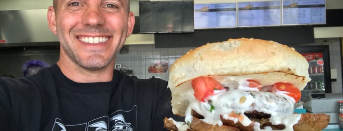 Uncle's Shawarma & Kabab is one of Joe'nin Beğendiği Mekanlar.