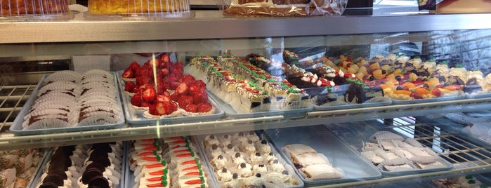Peterson's Tasty Delight Bakery is one of ChiBakeries.