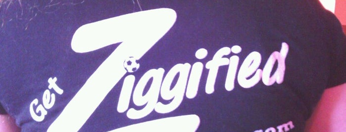 Ziggy's Pizza Restaurant And Sports Bar is one of Stacy'ın Beğendiği Mekanlar.