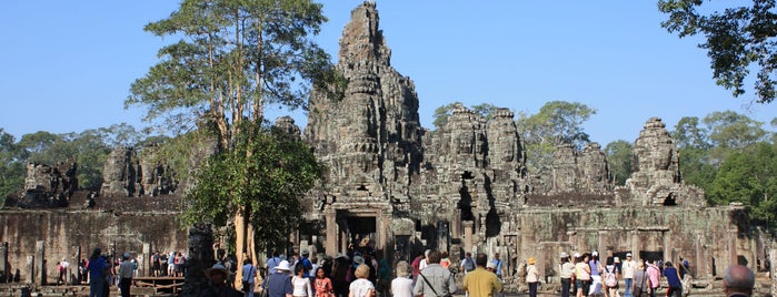 Angkor Thom (អង្គរធំ) is one of World Heritage.