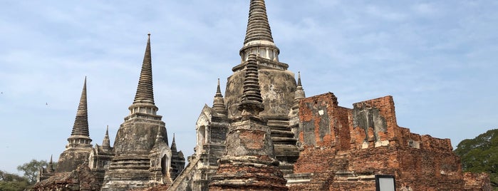 Ayutthaya Historical Park is one of World Heritage.