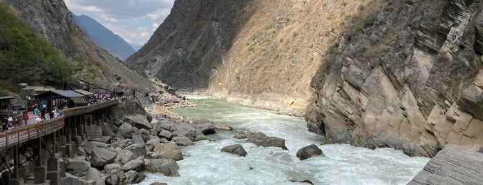 Tiger Leaping Gorge is one of World Heritage.