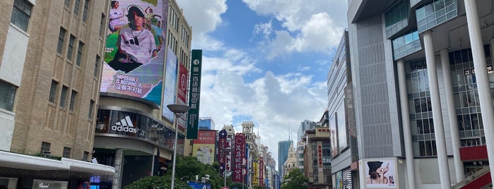 南京路歩行街 is one of 上海(Shanghai) 令和Ver.